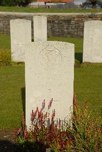 Pond Farm Cemetery - Swindle, John