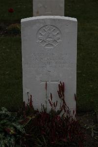 Englebelmer Communal Cemetery Extension - Averre, A N