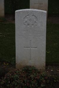 Englebelmer Communal Cemetery Extension - Barrow, L A H