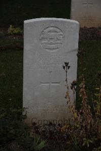 Englebelmer Communal Cemetery Extension - Beet, Ernest Robert