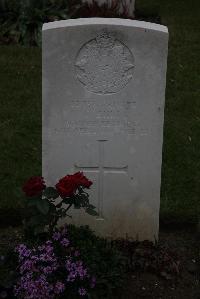 Englebelmer Communal Cemetery Extension - Bull, C