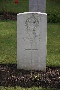 Maroeuil British Cemetery - Cowie, P
