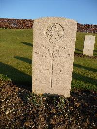 Maroeuil British Cemetery - Hill, T