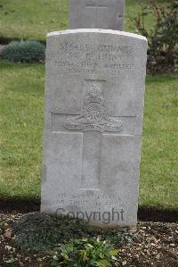 Maroeuil British Cemetery - Hunt, William F.