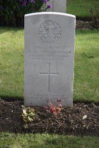 Maroeuil British Cemetery - MacPherson, F N