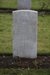 Maroeuil British Cemetery - McLeod, Mitchell