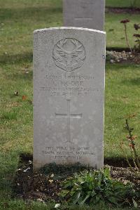 Maroeuil British Cemetery - Moore, C