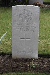 Maroeuil British Cemetery - Rogers, Leonard Charles