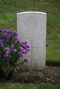 Maroeuil British Cemetery - Young, James Brough