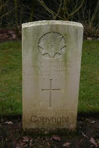 Aval Wood Military Cemetery Vieux-Berquin - McCaffery, Thomas