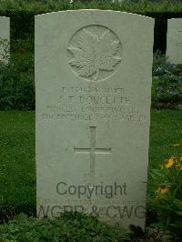 Faenza War Cemetery - Doucette, James T.
