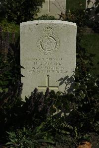 Harlebeke New British Cemetery - Parker, Herbert Andrew