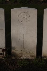 Ypres Reservoir Cemetery - Turner, Lawrence Cecil