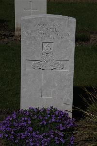 Ypres Reservoir Cemetery - Twells, H