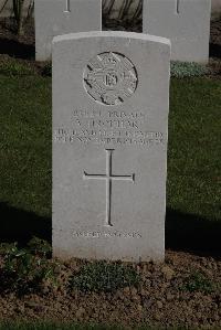 Ypres Reservoir Cemetery - Urquhart, Alexander