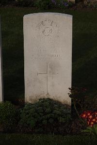 Ypres Reservoir Cemetery - Walters, E M