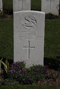 Ypres Reservoir Cemetery - West, Leslie Tom