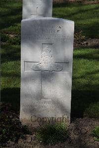 Ypres Reservoir Cemetery - White, Frederick