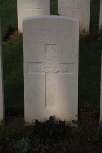 Ypres Reservoir Cemetery - Williams, E J