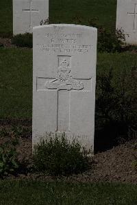 Ypres Reservoir Cemetery - Witts, E