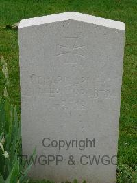 Rocquigny-Equancourt Road British Cemetery&#44; Manancourt - Arnold, Richard