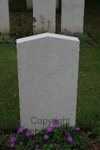 Rocquigny-Equancourt Road British Cemetery&#44; Manancourt - Born, Paul