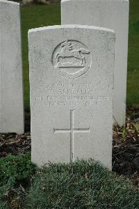 Bailleul Communal Cemetery Extension (Nord) - Ackerley, Roger