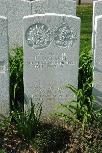 Bailleul Communal Cemetery Extension (Nord) - Clarke, F L