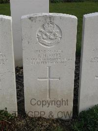 Bailleul Communal Cemetery Extension (Nord) - Cope, J H