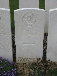 Bailleul Communal Cemetery Extension (Nord) - Glennon, W