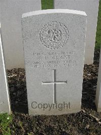 Bailleul Communal Cemetery Extension (Nord) - Grant, George Donald