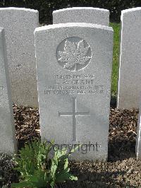 Bailleul Communal Cemetery Extension (Nord) - Grant, Leonard Arthur