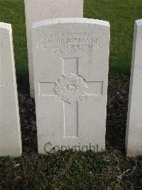 Bailleul Communal Cemetery Extension (Nord) - Grasemann, S H