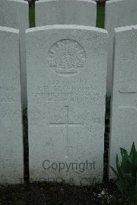 Bailleul Communal Cemetery Extension (Nord) - Greenwood, J H