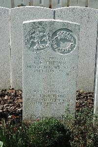 Bailleul Communal Cemetery Extension (Nord) - Gunning, Robert James