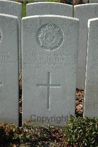 Bailleul Communal Cemetery Extension (Nord) - Hague, J W