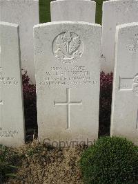 Bailleul Communal Cemetery Extension (Nord) - Hallworth, Walter