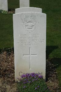 Bailleul Communal Cemetery Extension (Nord) - Hampson, H N