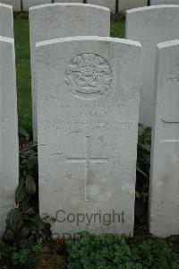 Bailleul Communal Cemetery Extension (Nord) - Hand, G