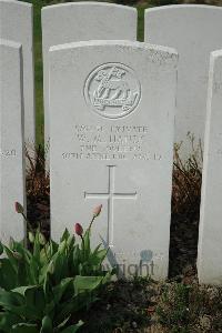 Bailleul Communal Cemetery Extension (Nord) - Hands, William Mathias