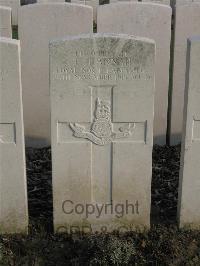 Bailleul Communal Cemetery Extension (Nord) - Hannah, T