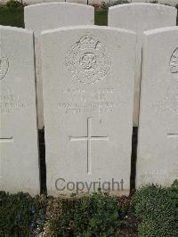 Bailleul Communal Cemetery Extension (Nord) - Hare, J