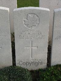 Bailleul Communal Cemetery Extension (Nord) - Heather, Thomas James
