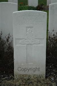 Bailleul Communal Cemetery Extension (Nord) - Hill, G P