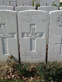 Bailleul Communal Cemetery Extension (Nord) - Hill, James