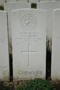 Bailleul Communal Cemetery Extension (Nord) - Hoft, B C