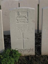 Bailleul Communal Cemetery Extension (Nord) - Holdsworth, Joseph