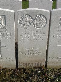 Bailleul Communal Cemetery Extension (Nord) - Holmes, H