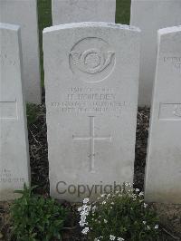 Bailleul Communal Cemetery Extension (Nord) - Houlden, H