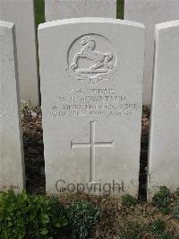 Bailleul Communal Cemetery Extension (Nord) - Howatson, W R